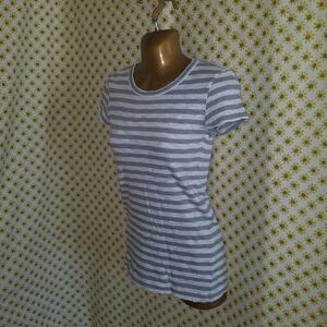 Next Era White and Gray Short Sleeve T Shirt Fits like XS
